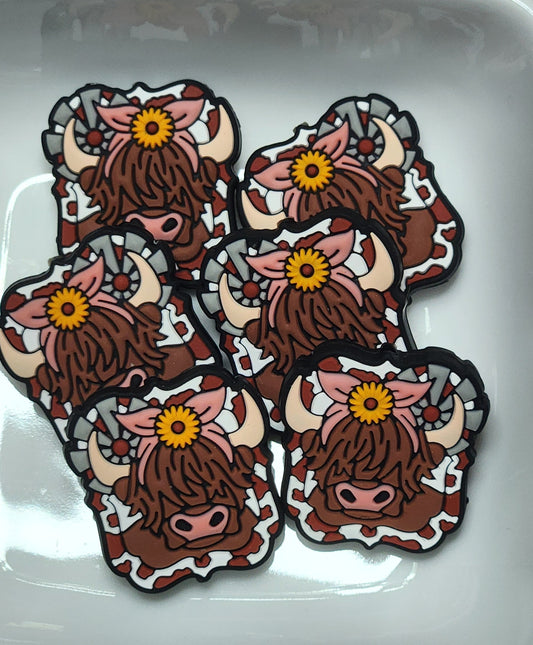 Girlie Highland cow silicone focal bead