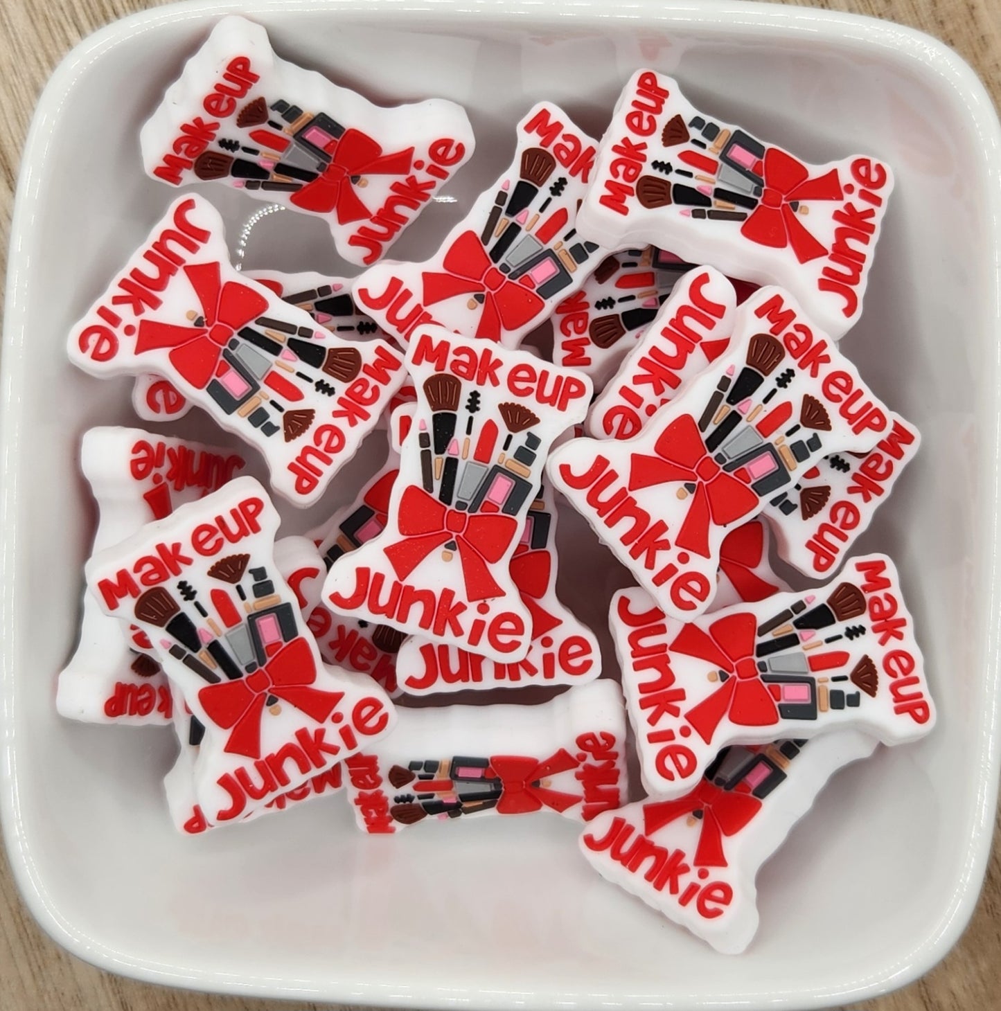 Makeup Junkie Silicone focal bead